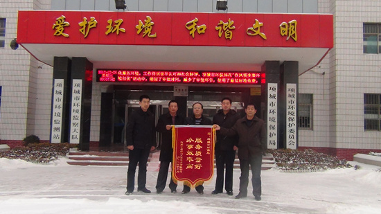 市环保局倾力服务项目建设 客商频送感谢锦旗